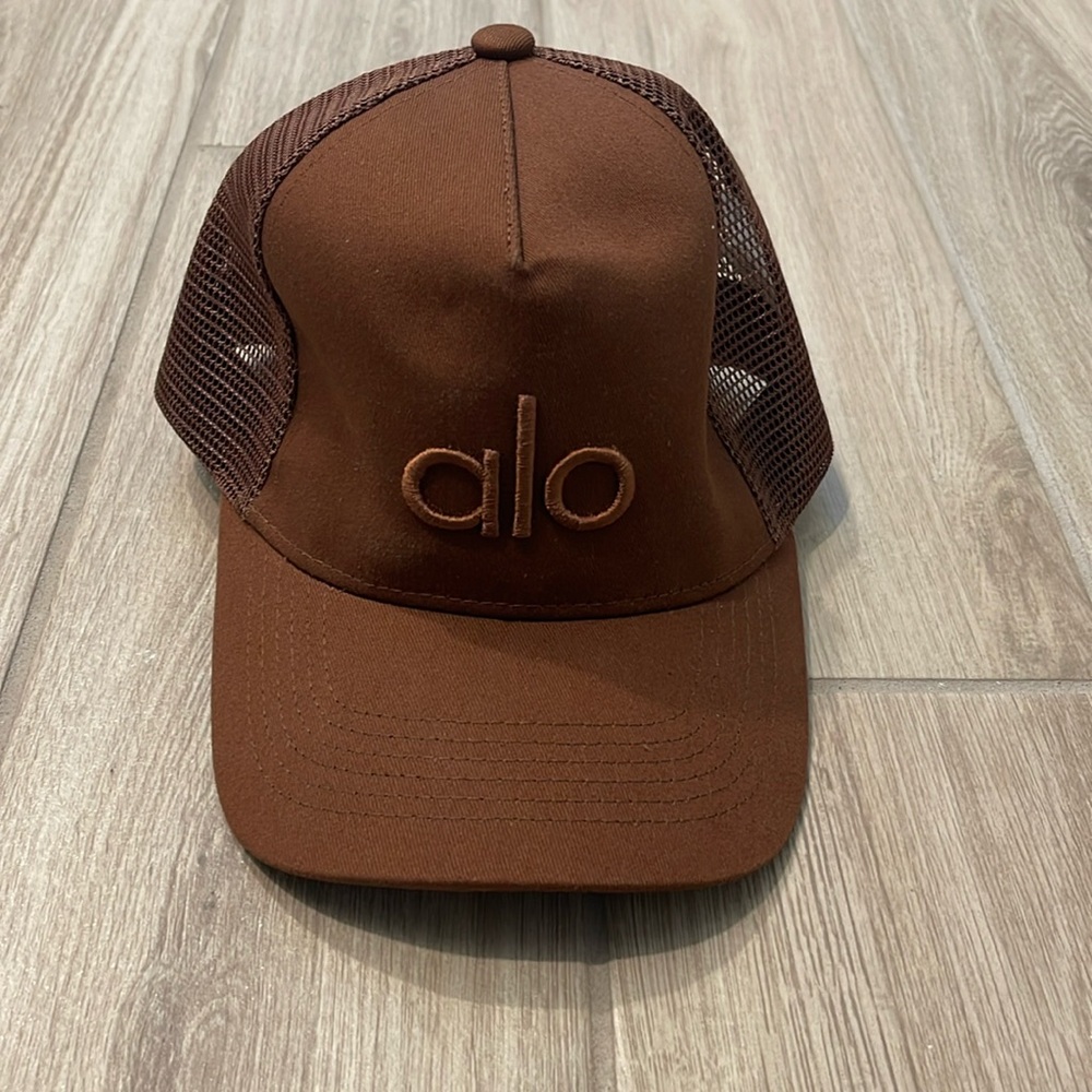 Alo Yoga District Trucker Hat Brown SnapBack O/S